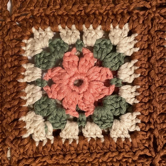 Vestique Hand Crochet Floral Granny Square short sleeve cardigan V neck Size L - Picture 11 of 16